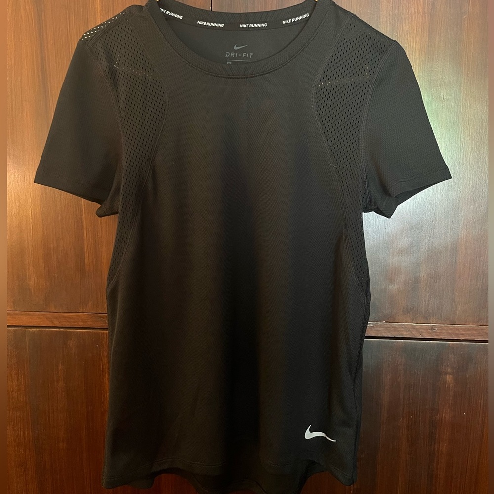 Nike Dry-Fit T-shirt in Black (Brand Size Medium) - Picture 2 of 3